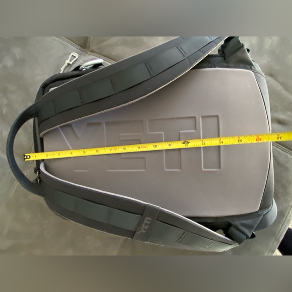 YETI crossroads 22L Backpack NWOT - Picture 13 of 16